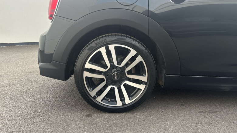 MINI Hatchback 1.5 Cooper Exclusive 5dr Auto Petrol Hatchback